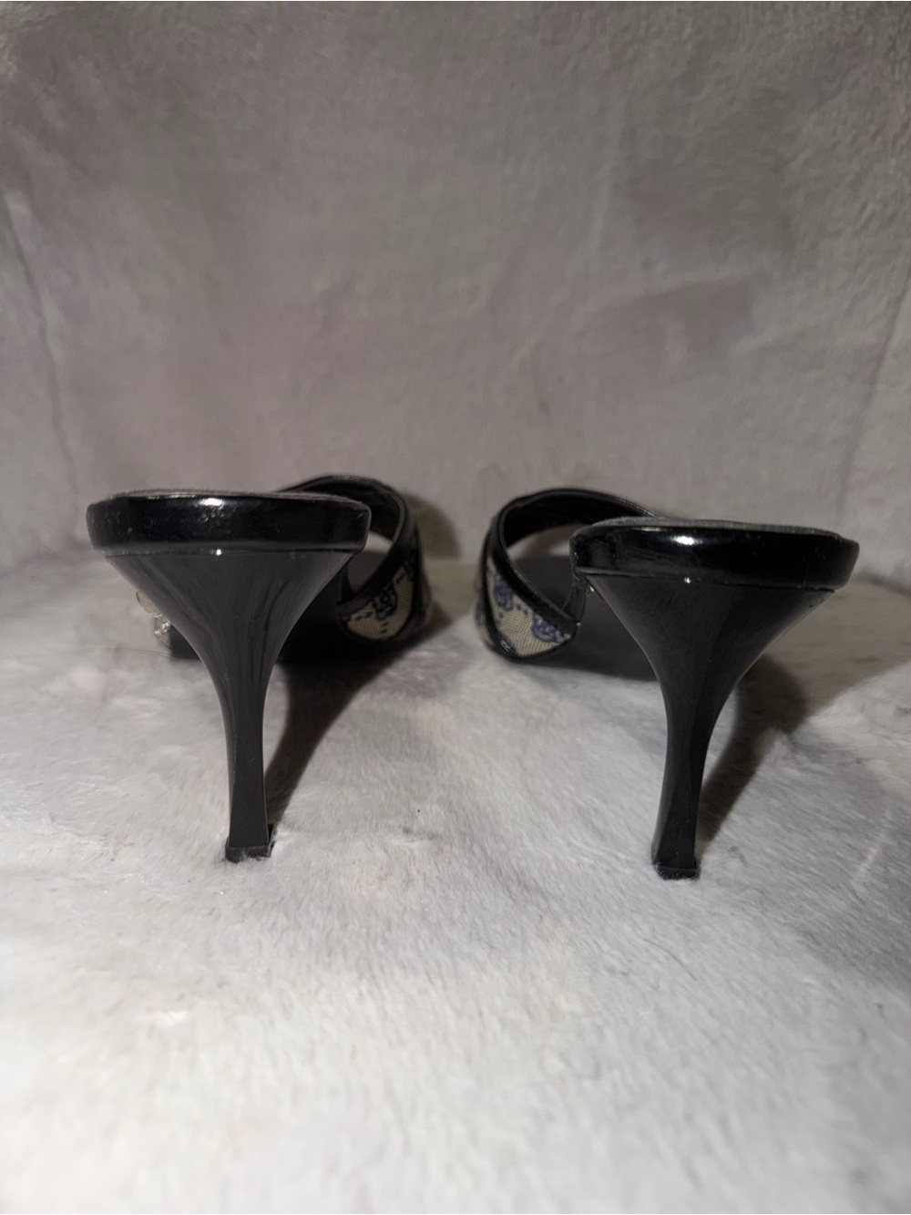 Heels - Picture 3 of 4